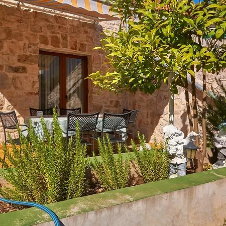 Holiday home Dalmatian Stone House