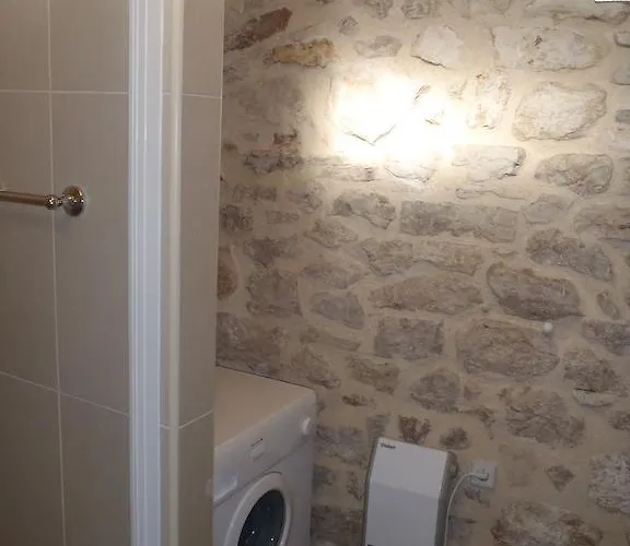 Dalmatian Stone House קראפן