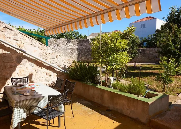 Dalmatian Stone House קראפן